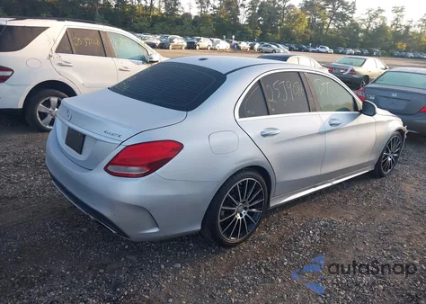 2015 Mercedes-Benz C 300 Sport 4Matic z USA, uszkodzony, nr VIN 55SWF4KB2FU018328